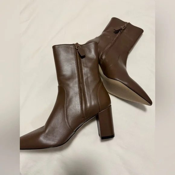 BRAND NEW Brown Stuart weitzman heeled bootie - Picture 2 of 4